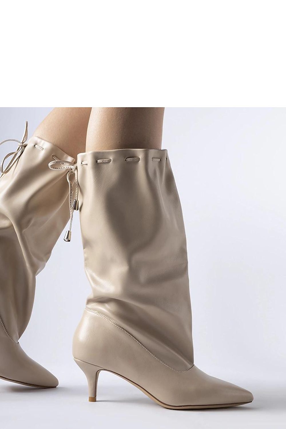 Batai su kulnu model 204479 Solea