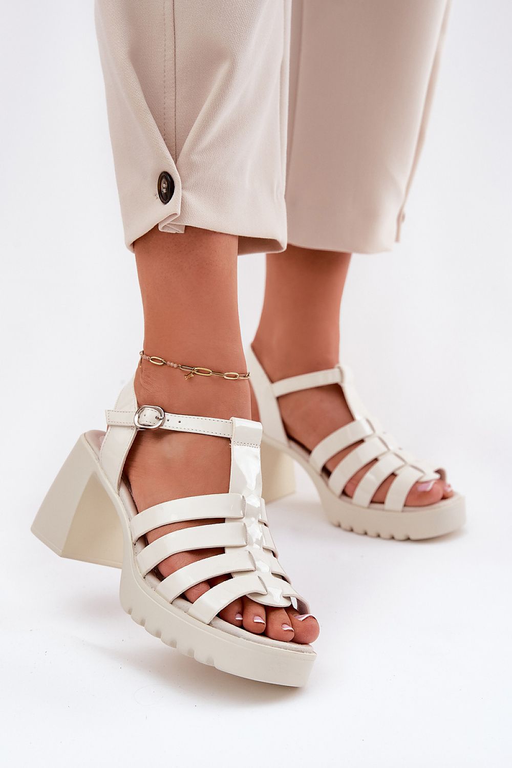 Sandalai su kulnu model 212575 Step in style