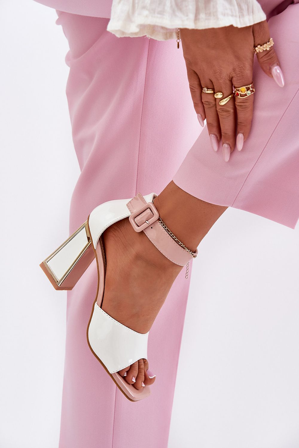 Sandalai su kulnu model 212823 Step in style