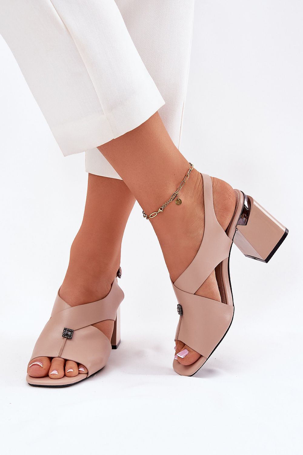 Sandalai su kulnu model 212827 Step in style