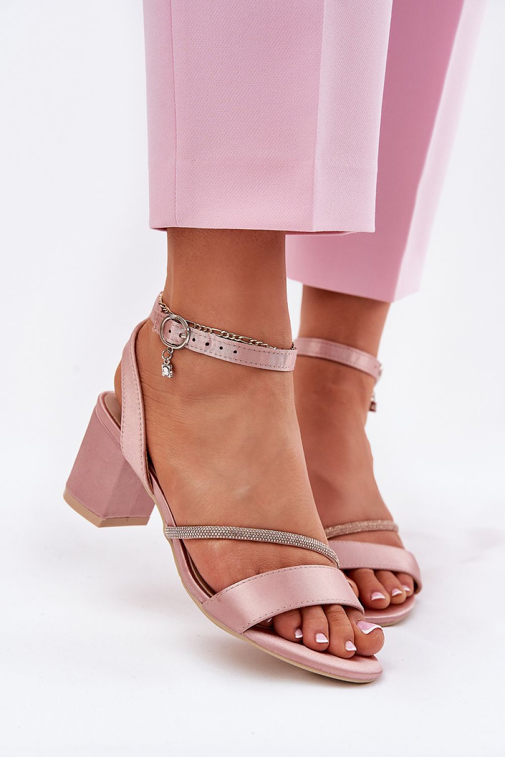 Sandalai su kulnu model 213010 Step in style