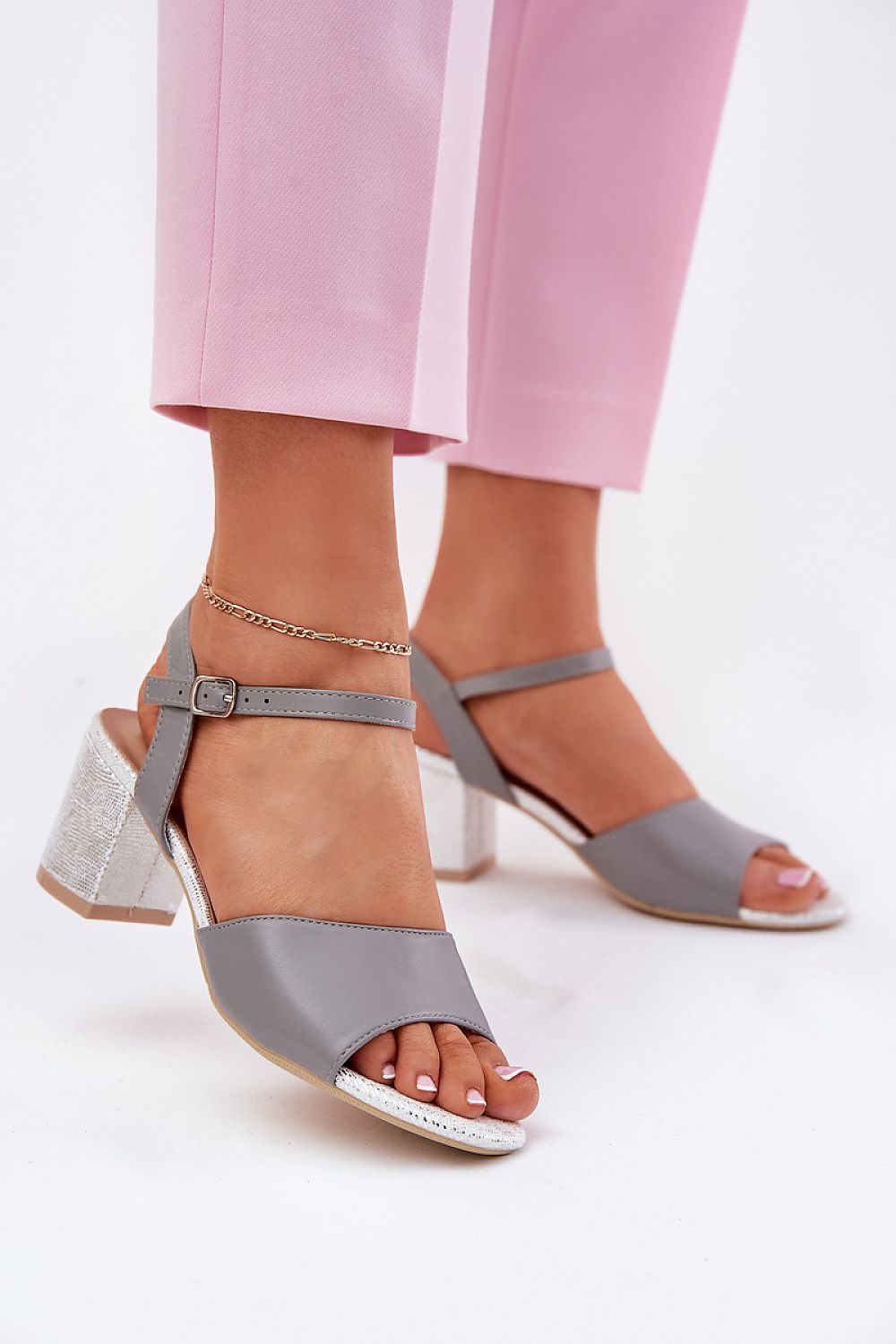 Sandalai su kulnu model 213012 Step in style