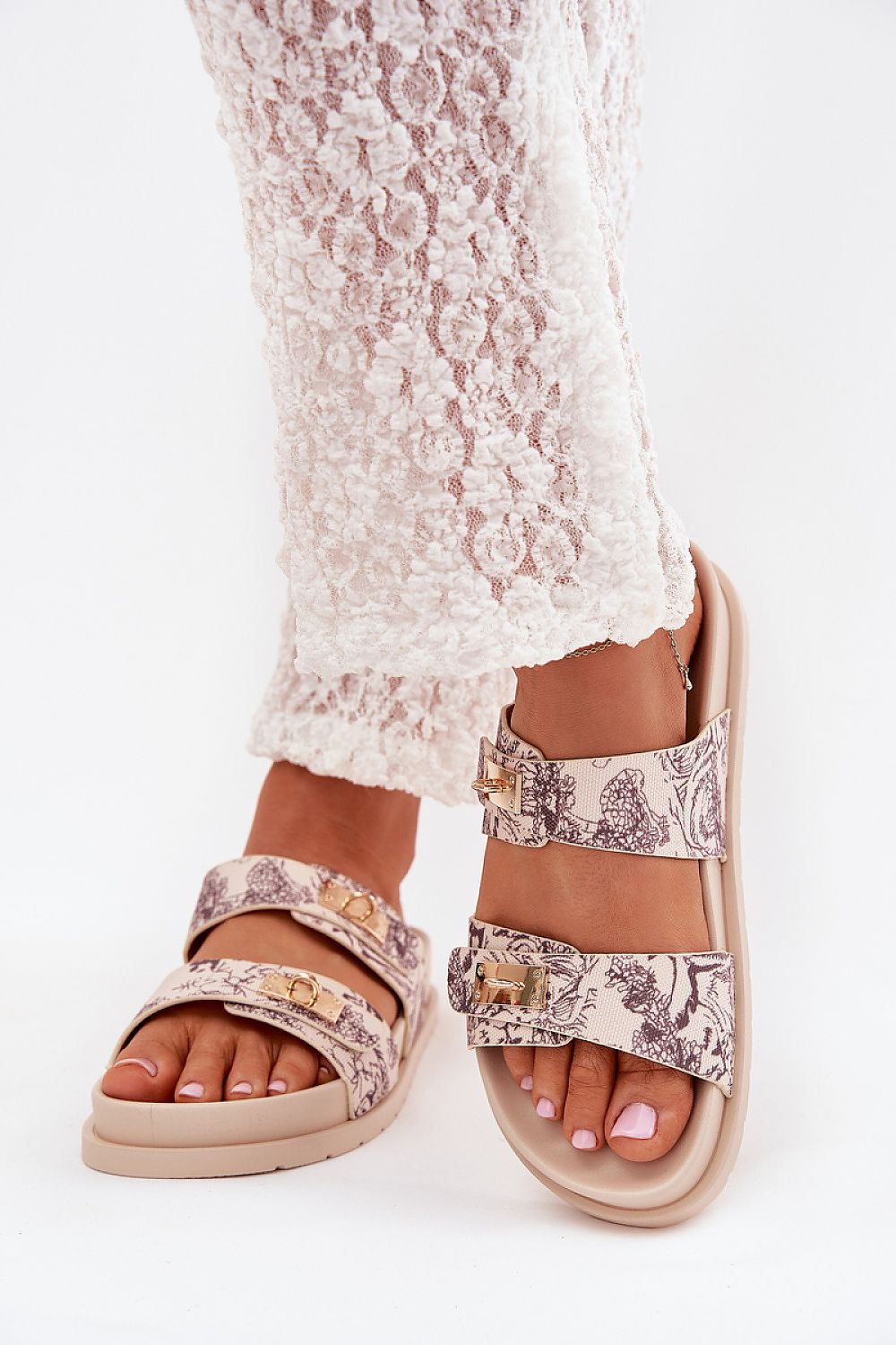 Šlepetės model 215733 Step in style