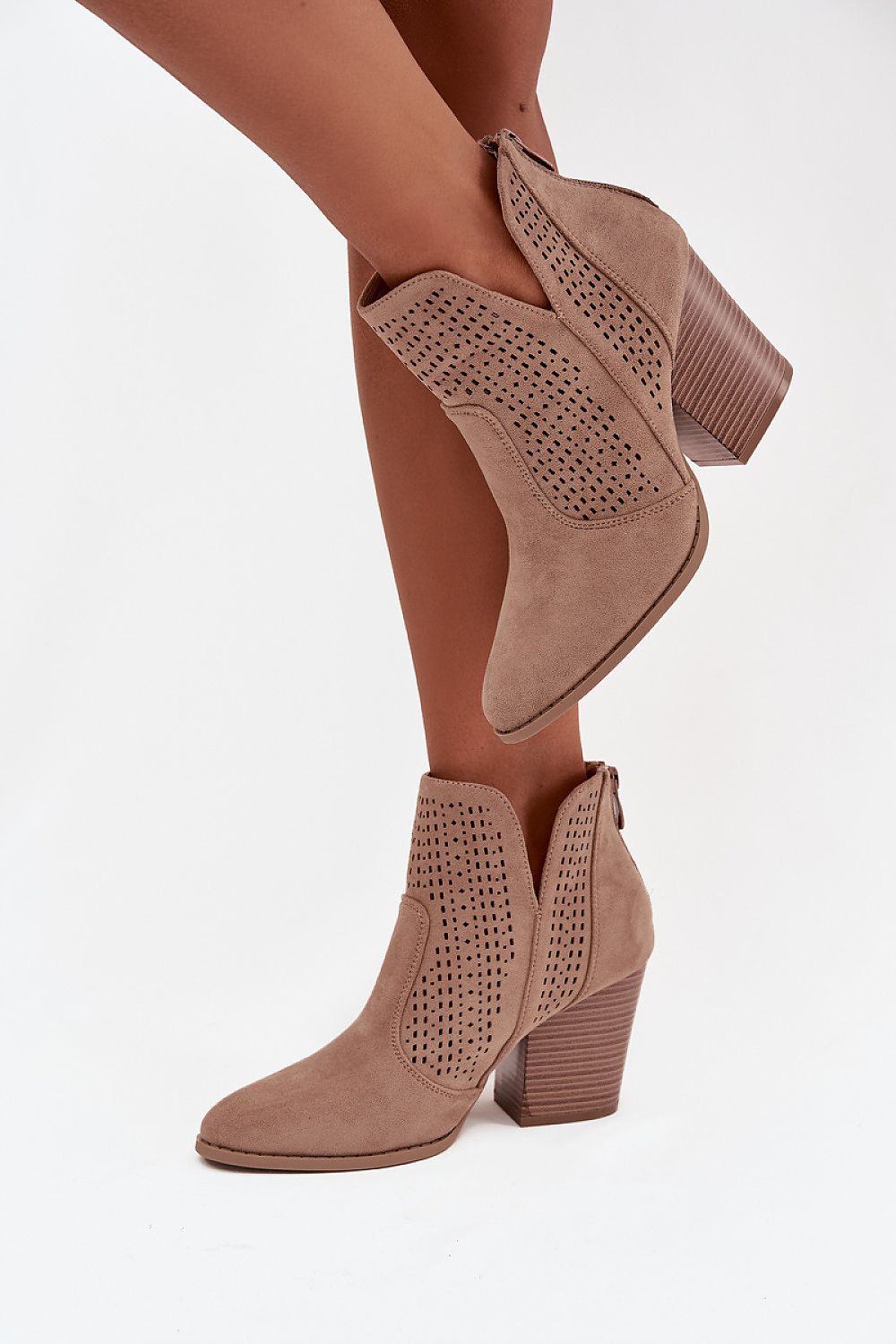 Batai su kulnu model 218727 Step in style