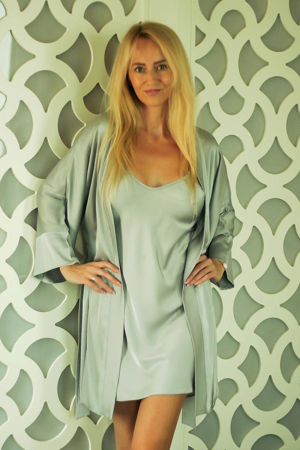 Žali moteriški naktinukai