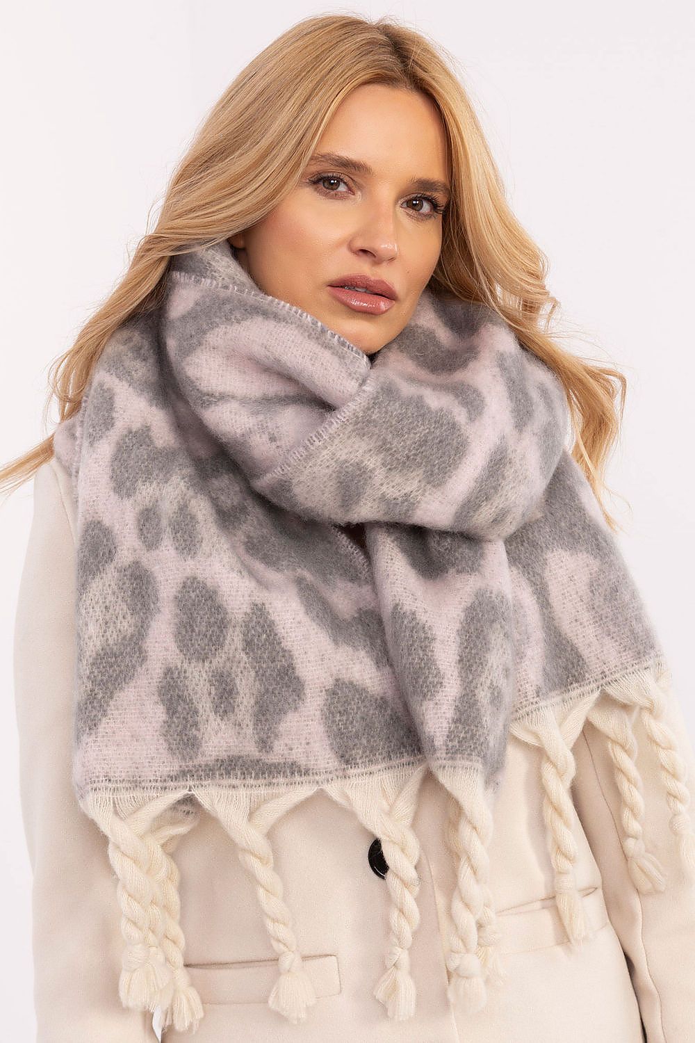 Scarf “AT”
