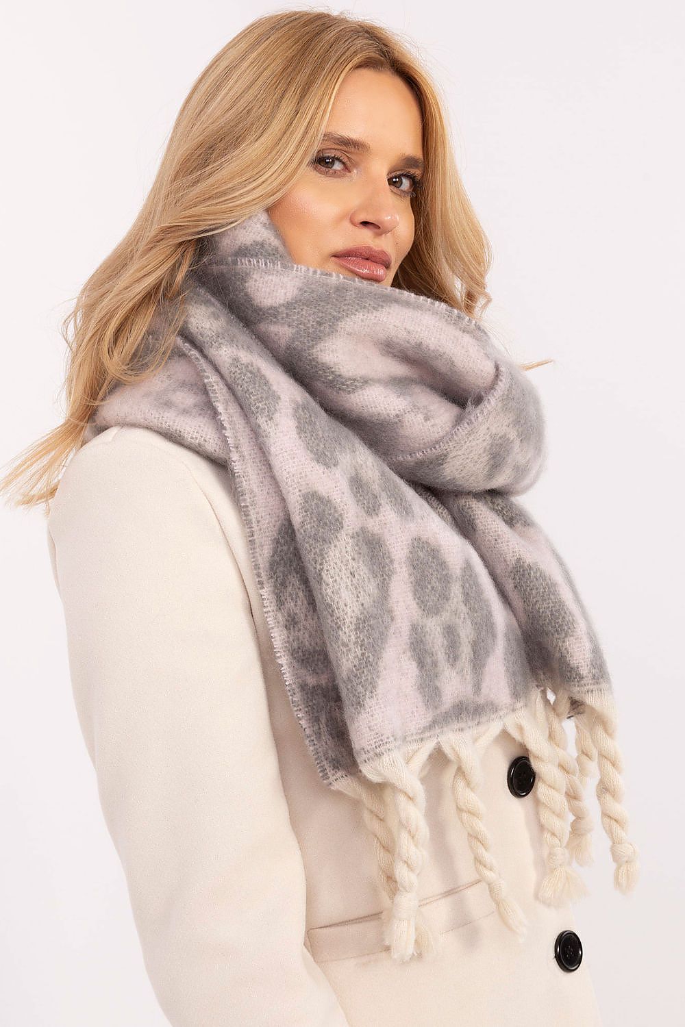 Scarf “AT”