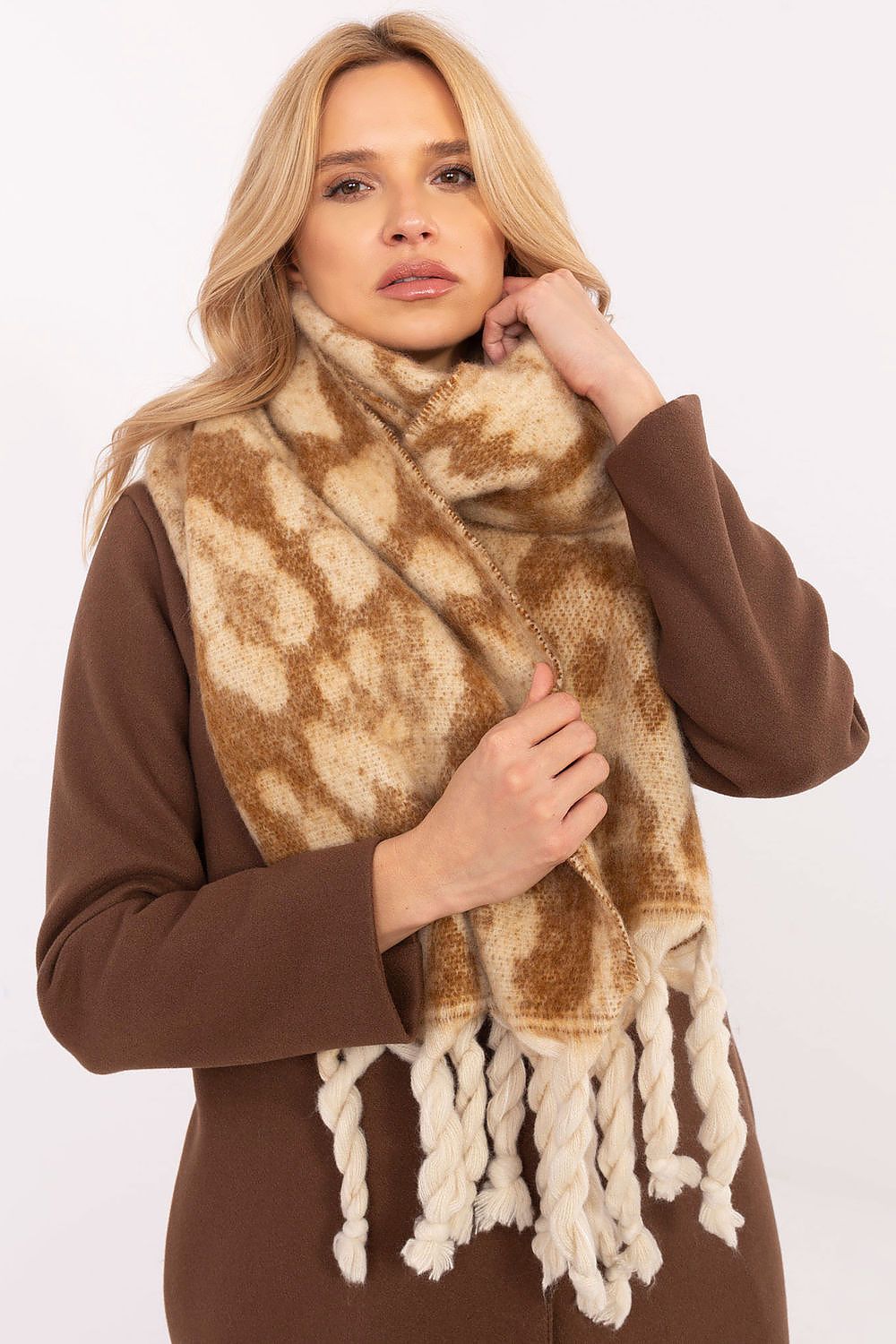 Scarf “AT”