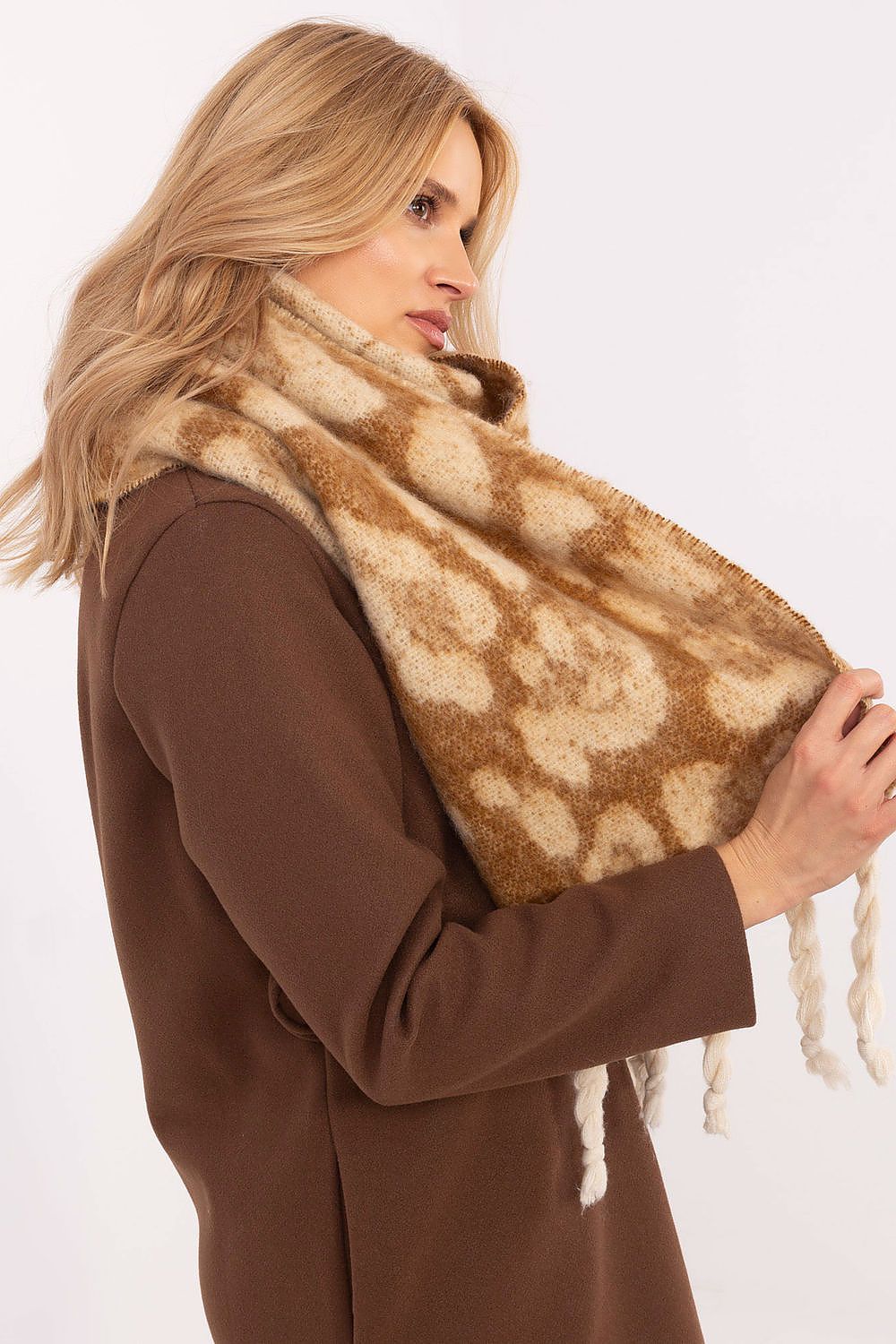 Scarf “AT”