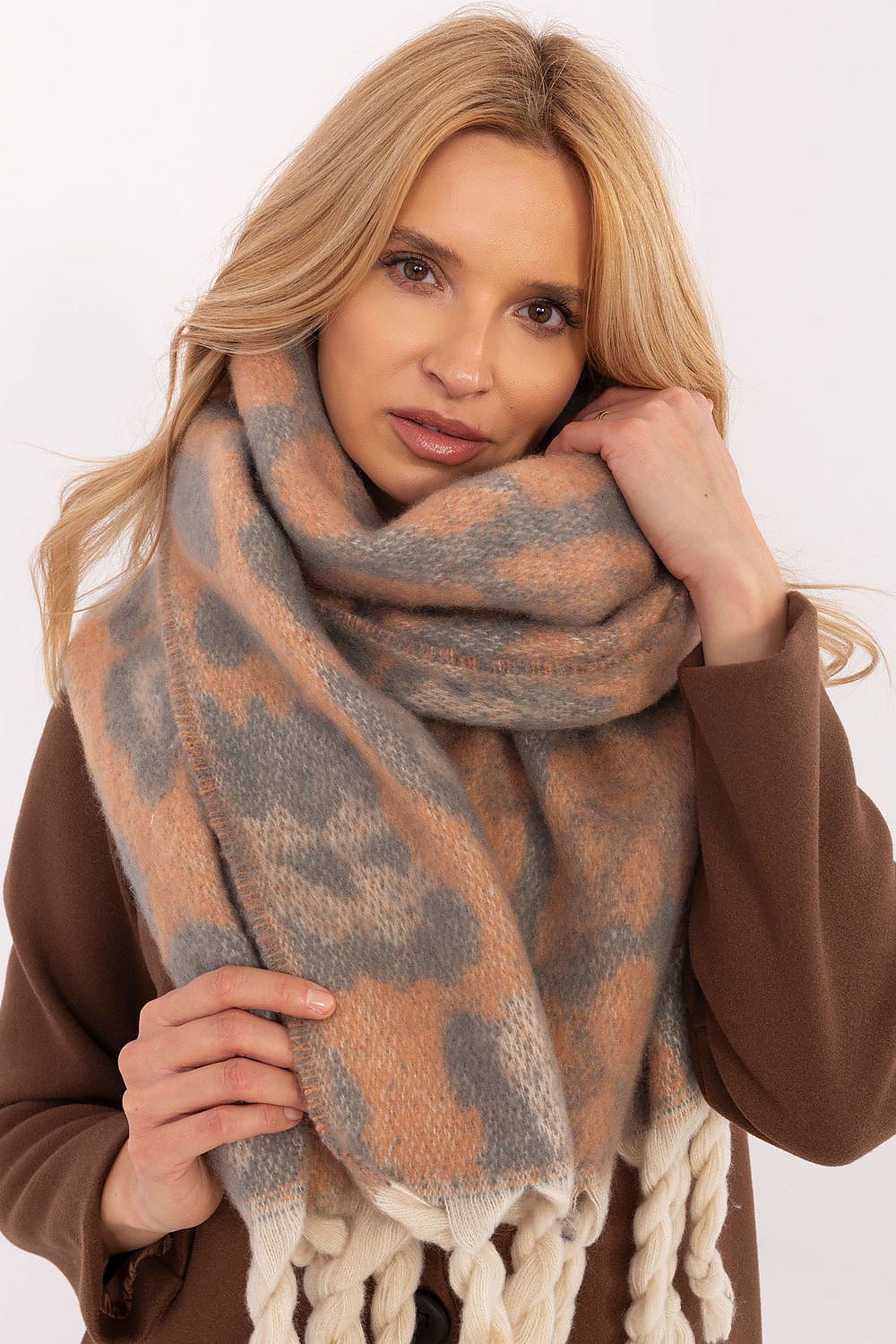 Scarf “AT”