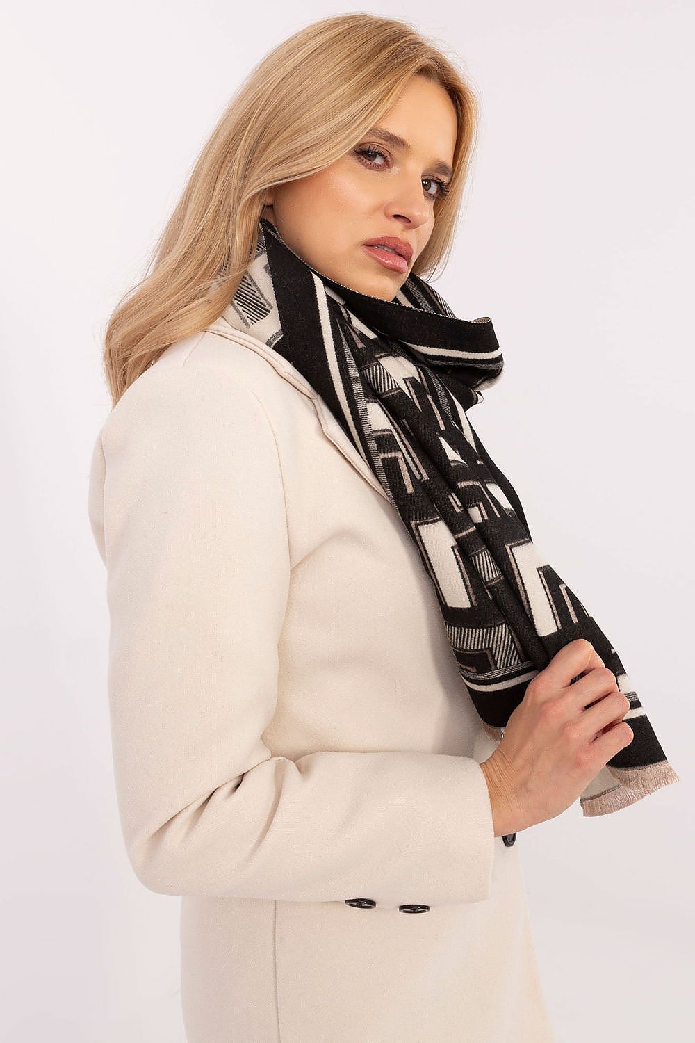 Scarf “AT”