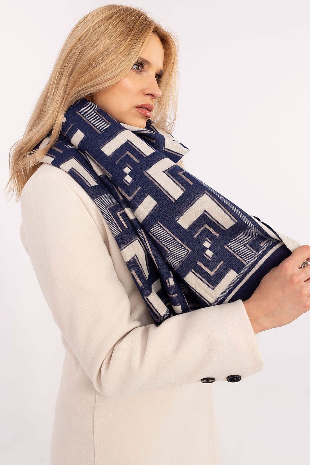Scarf “AT”