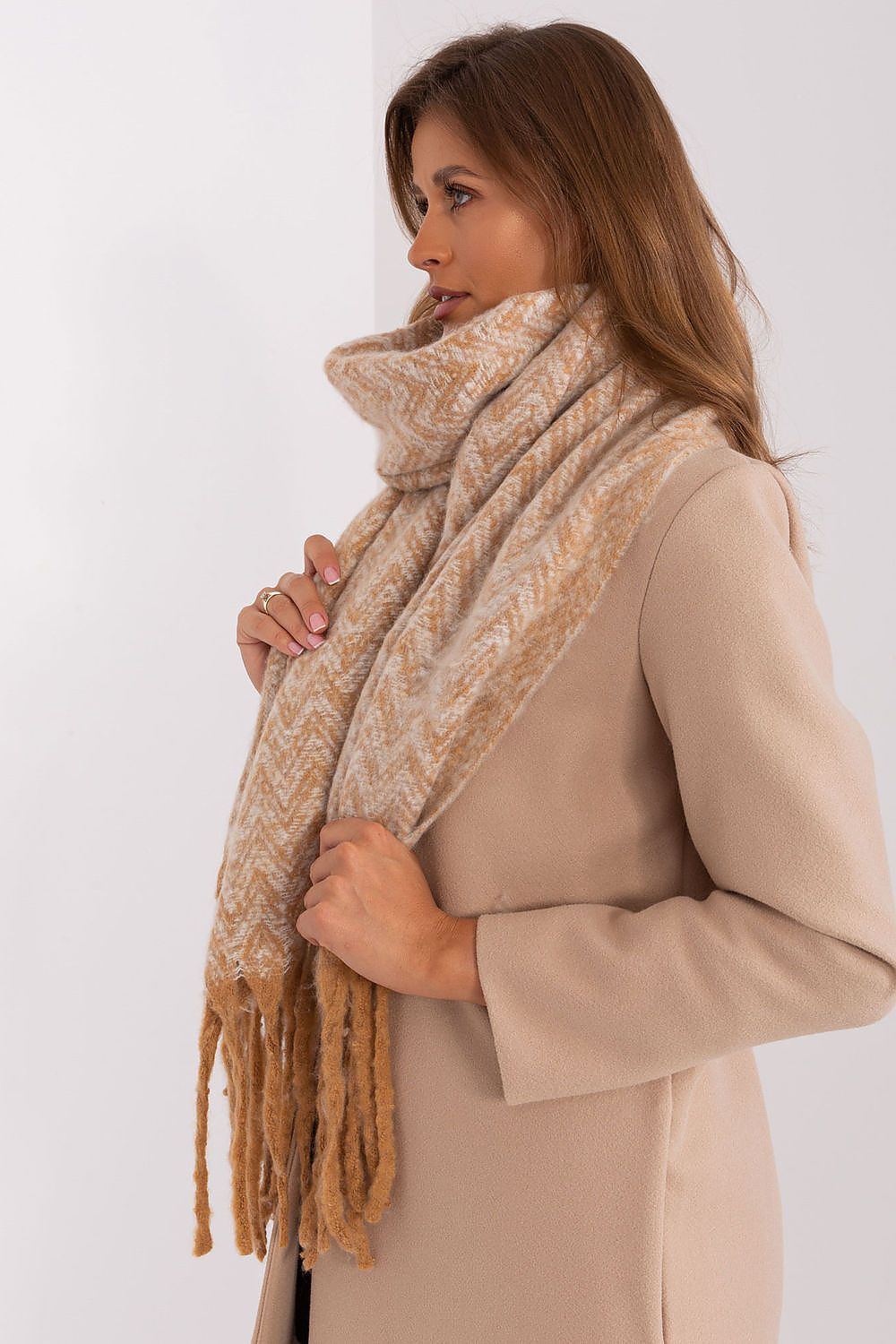 Scarf “AT”