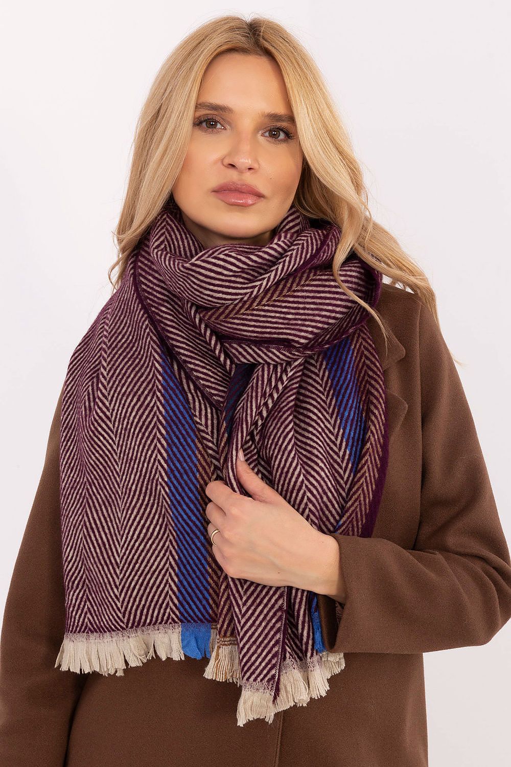Scarf “AT”