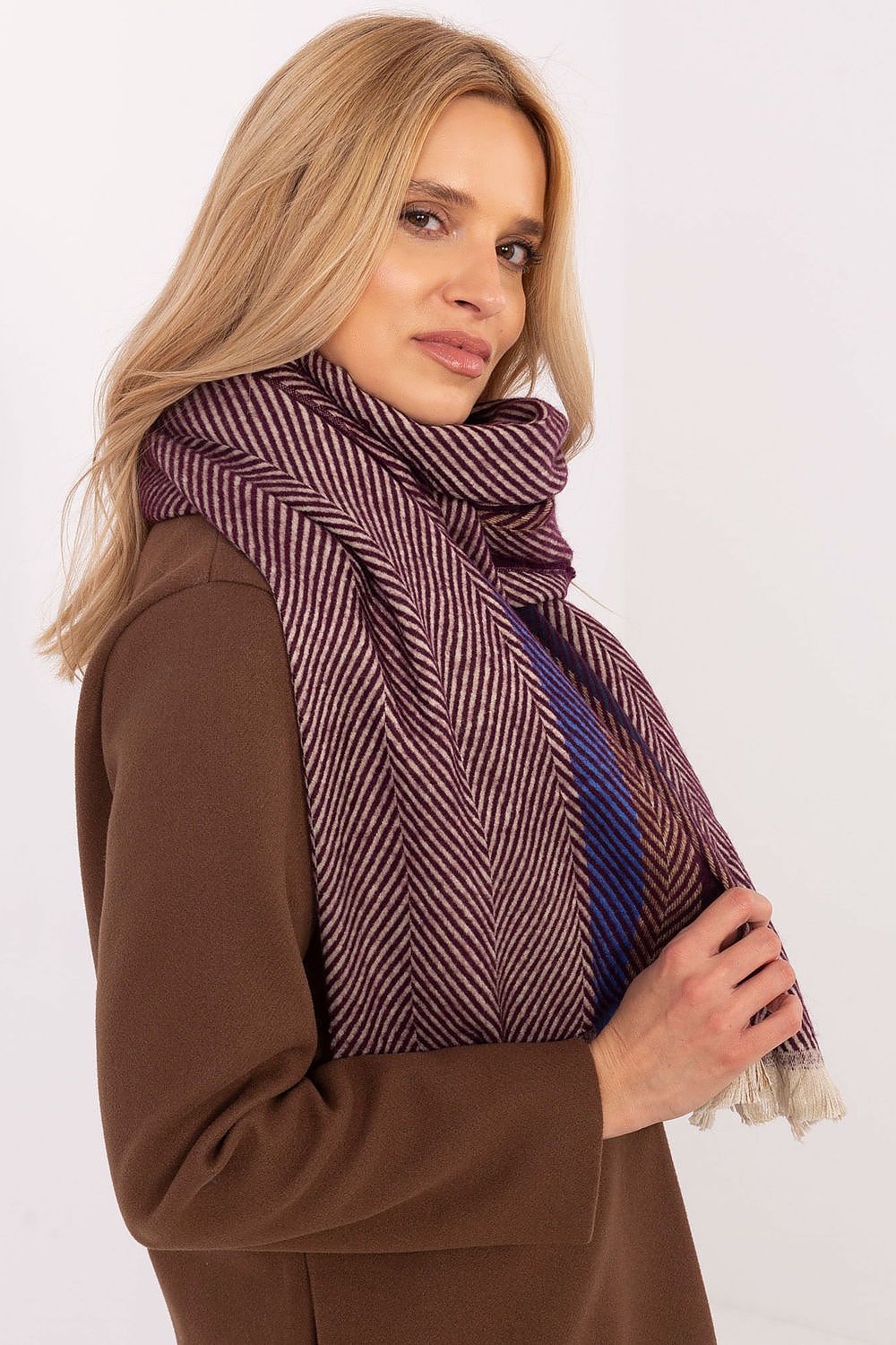 Scarf “AT”