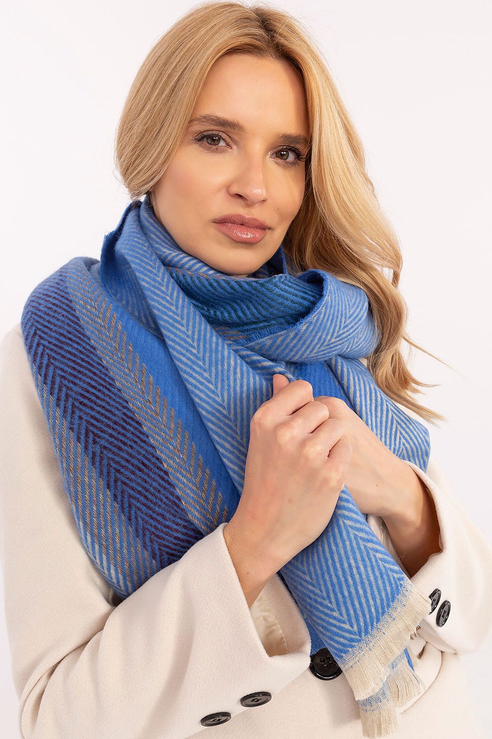 Scarf “AT”