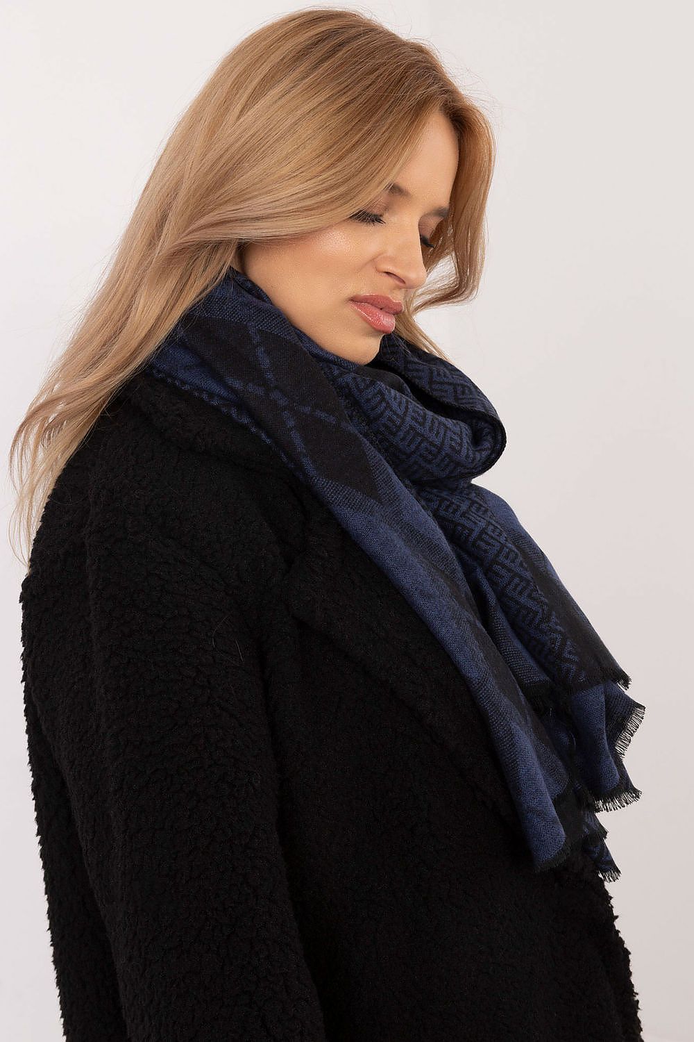 Scarf “AT”