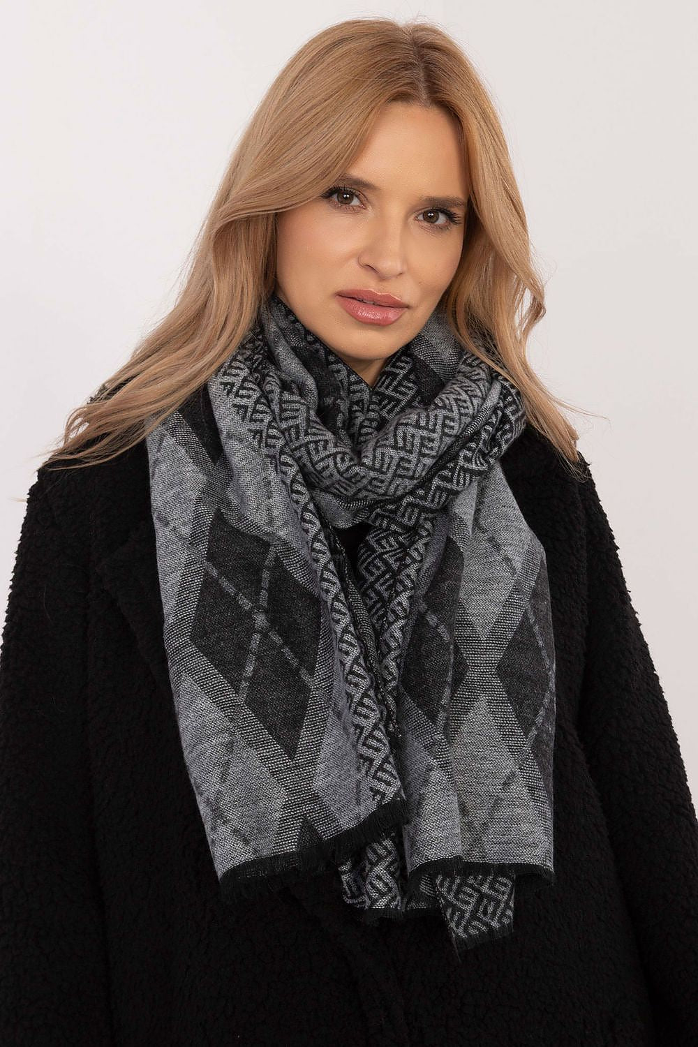 Scarf “AT”
