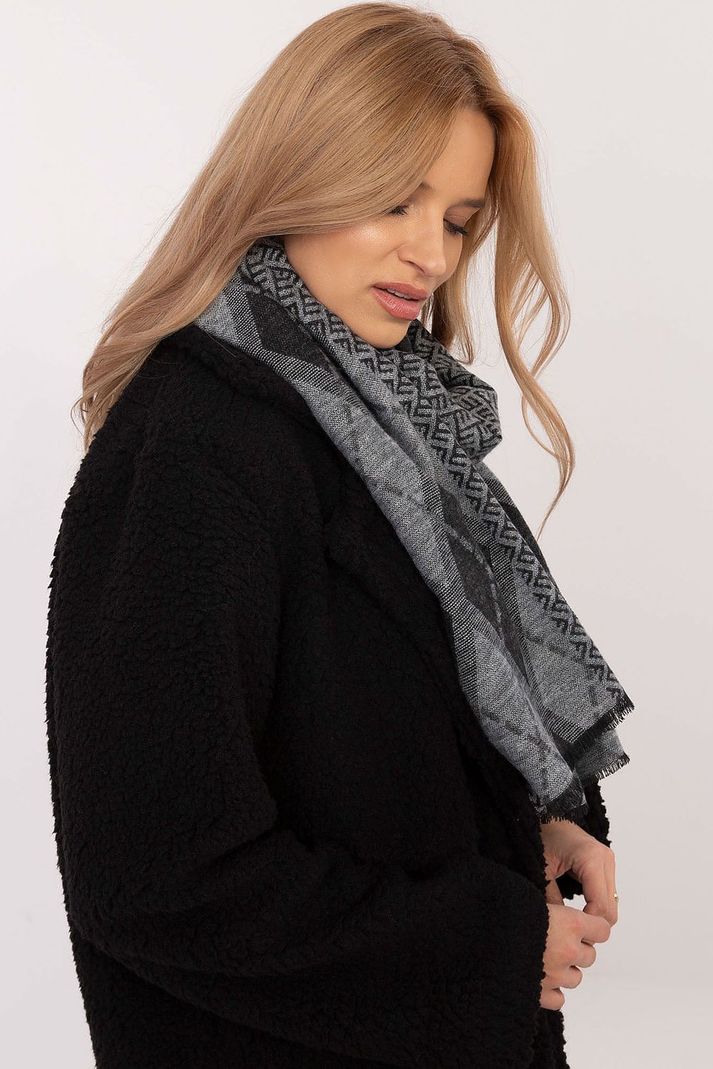 Scarf “AT”