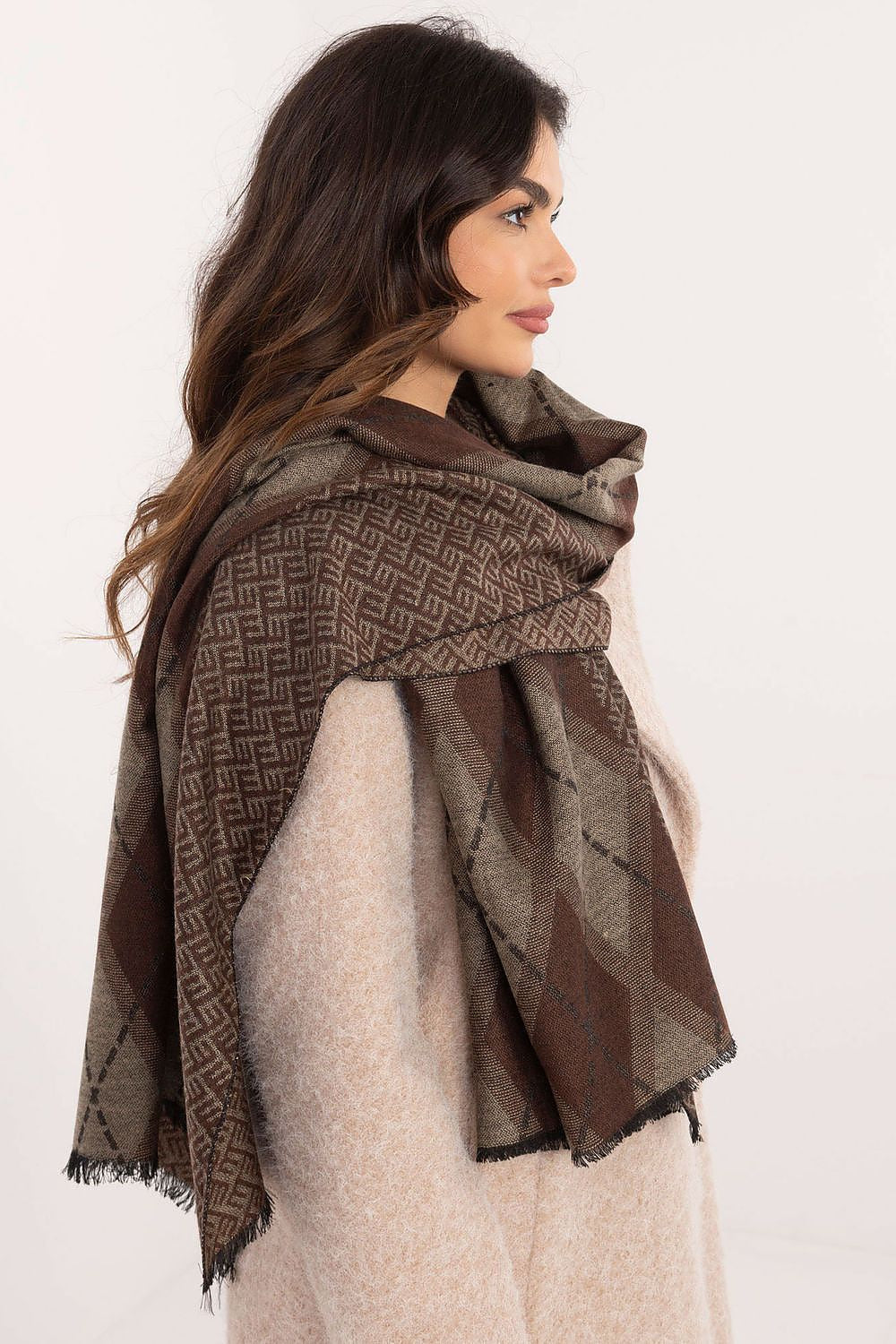 Scarf “AT”