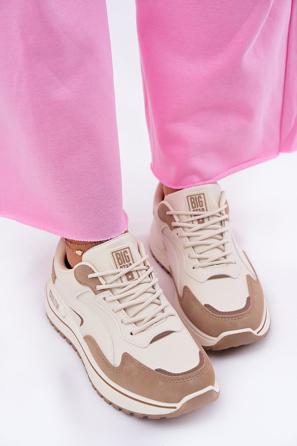 Sports shoes Step in style