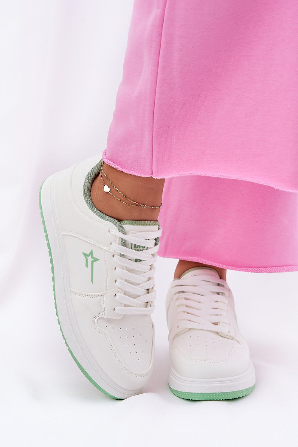 Sports shoes Step in style
