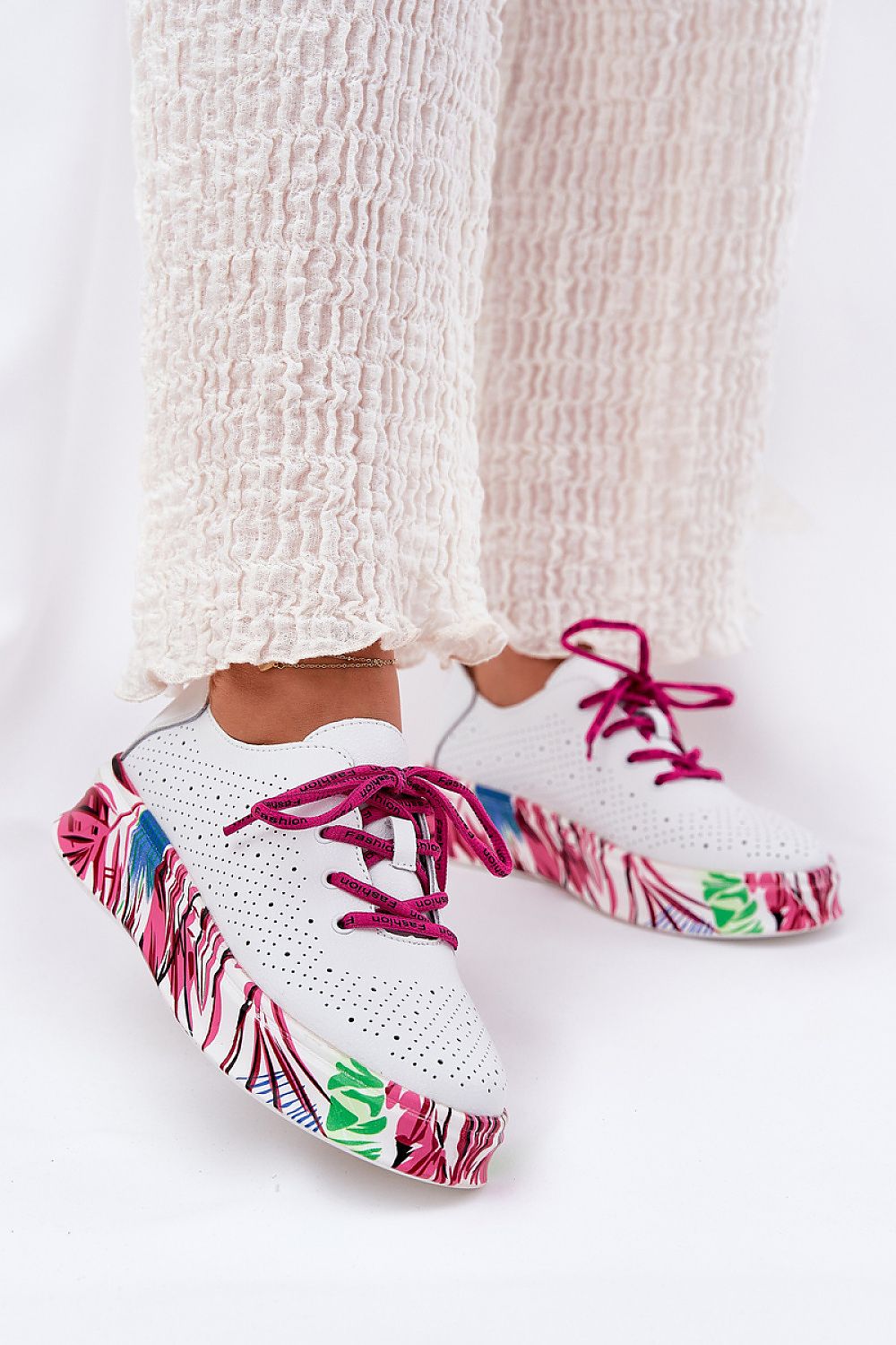 Sports shoes Step in style