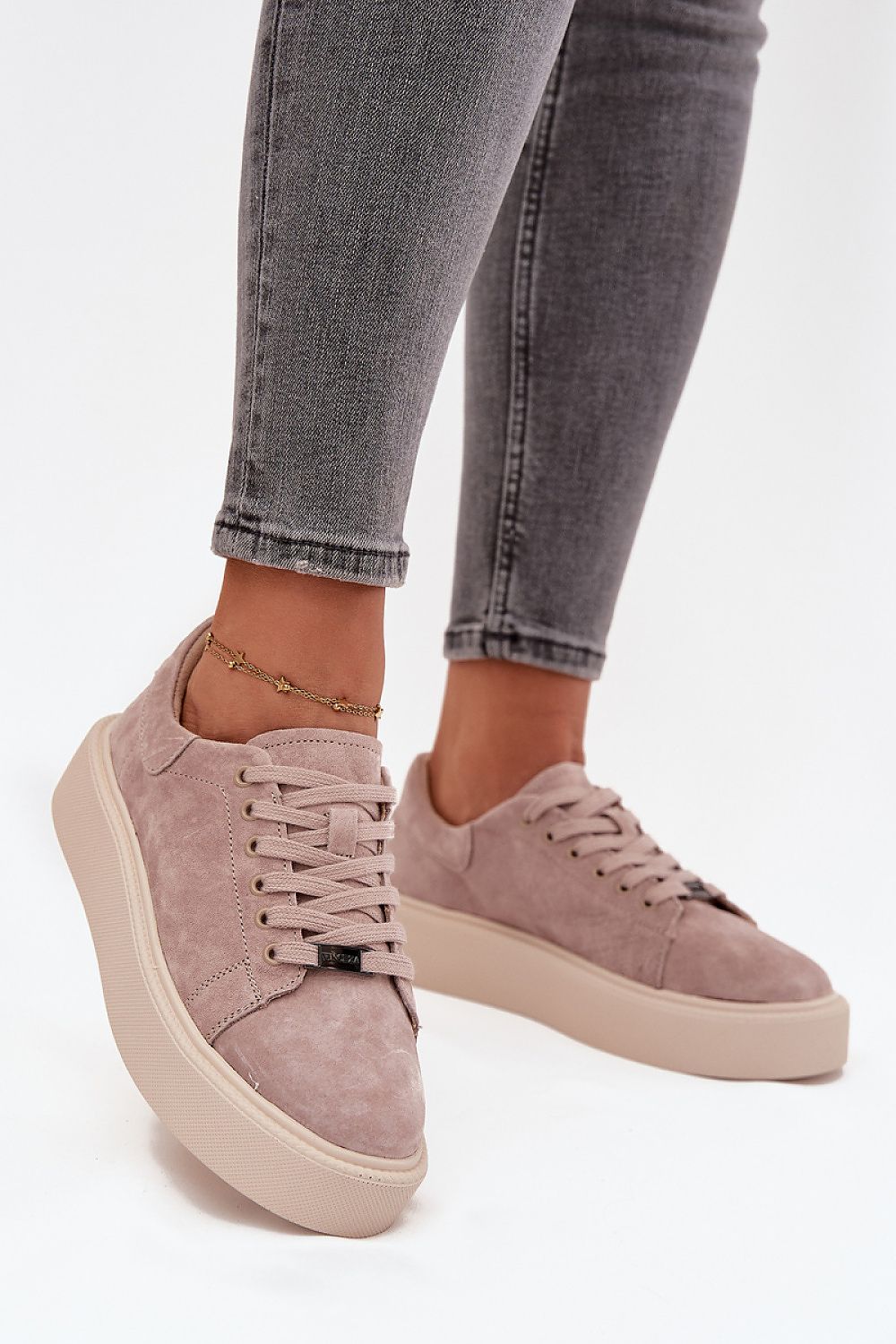 Sports shoes Step in style
