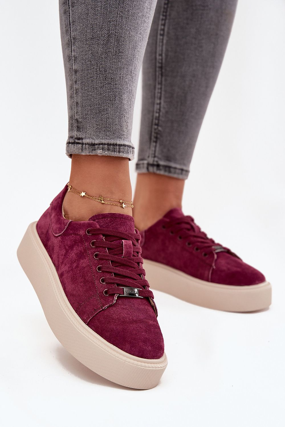 Sports shoes Step in style