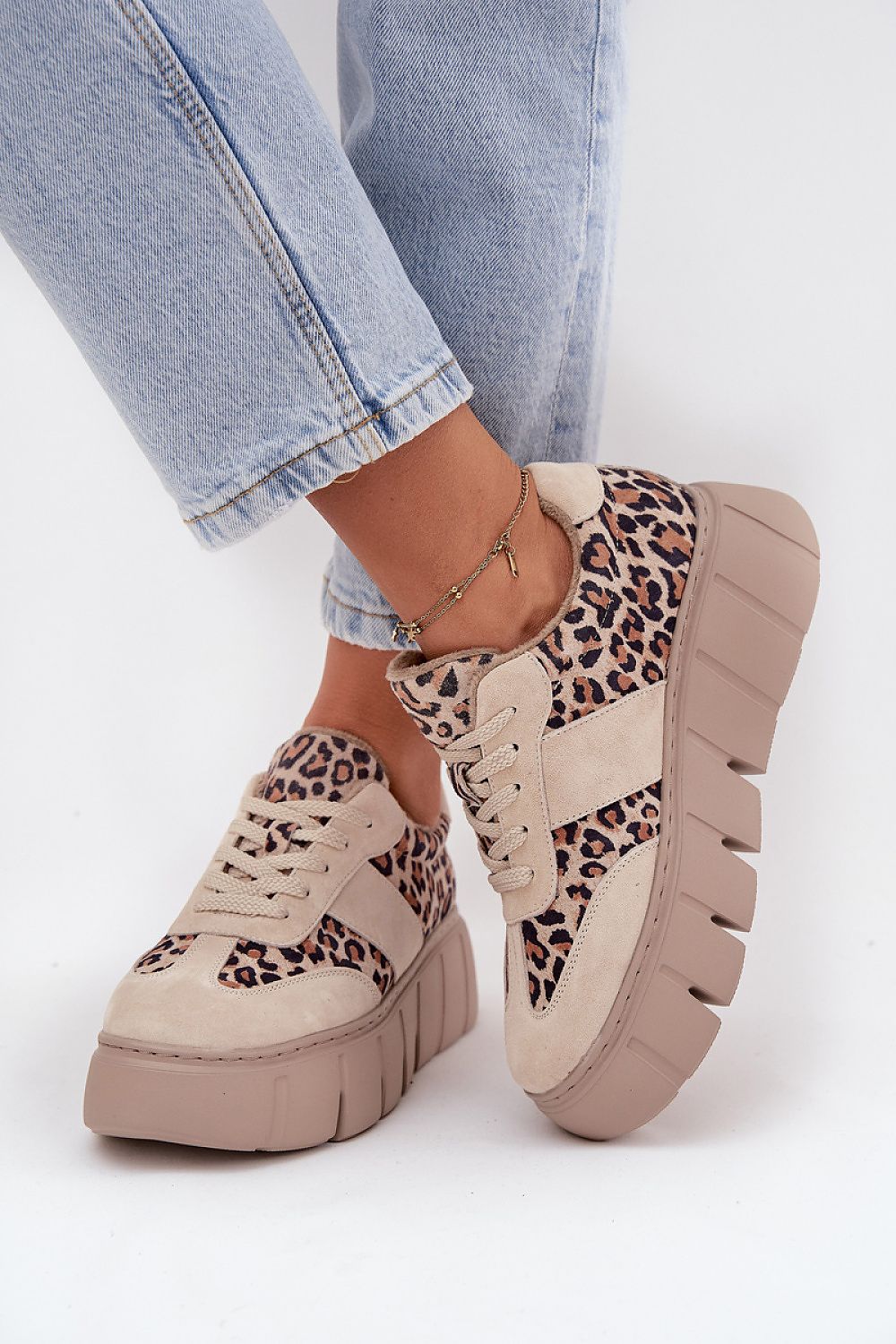 Sports shoes Step in style