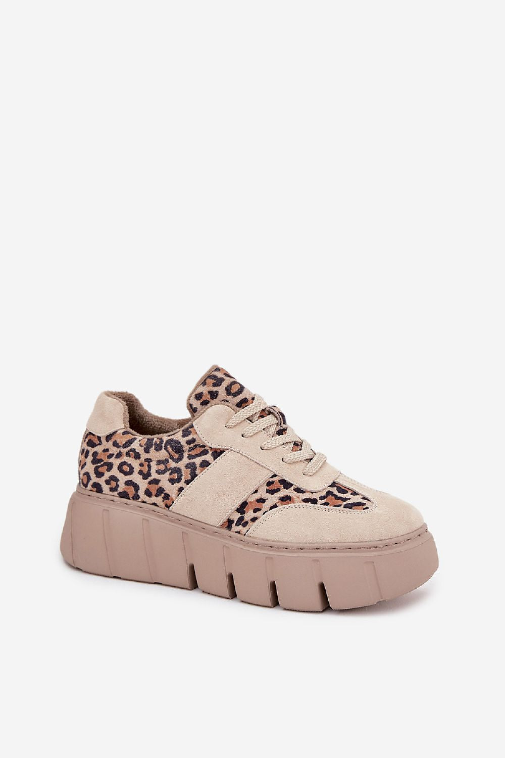 Sports shoes Step in style