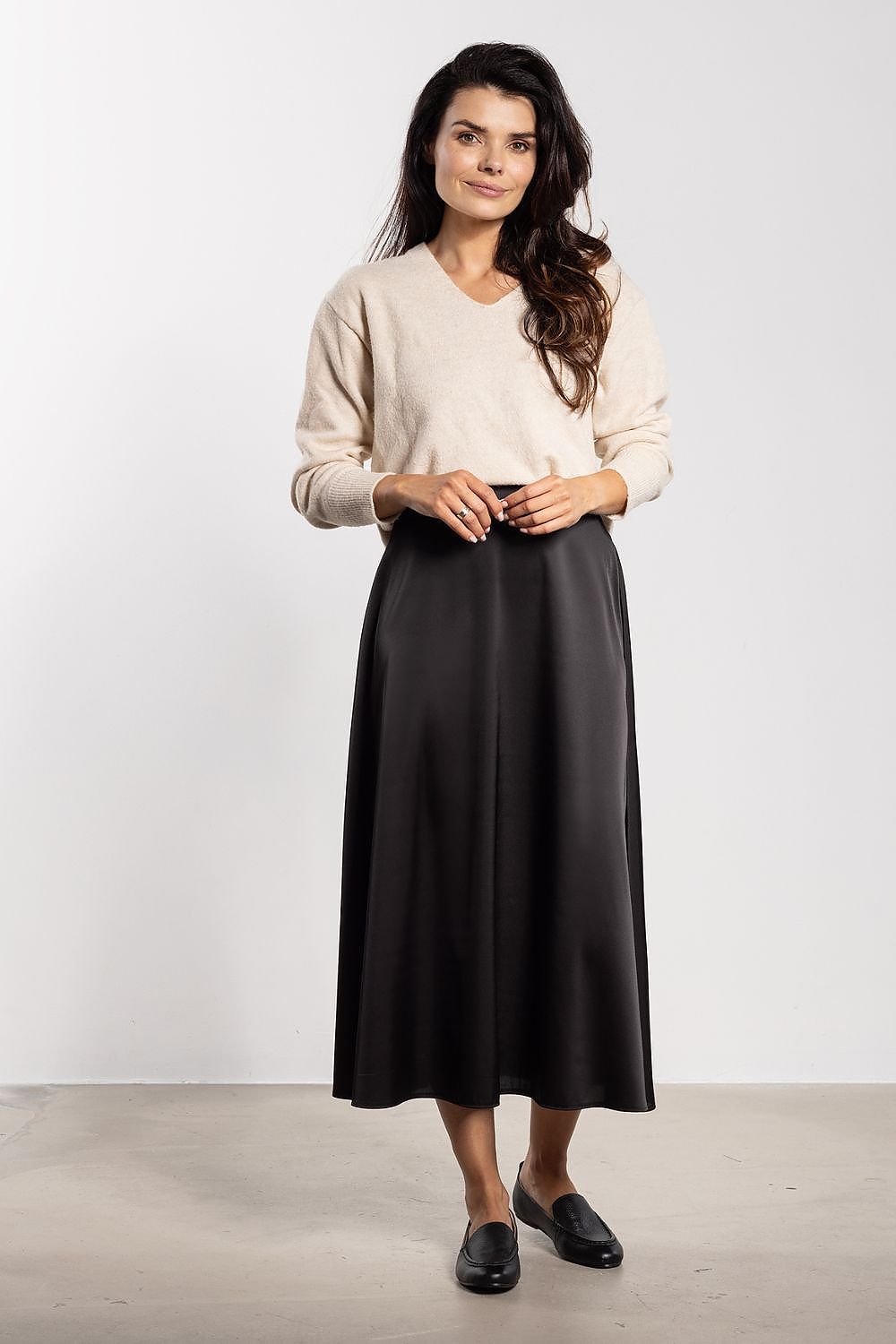 Satin midi skirt “awama”