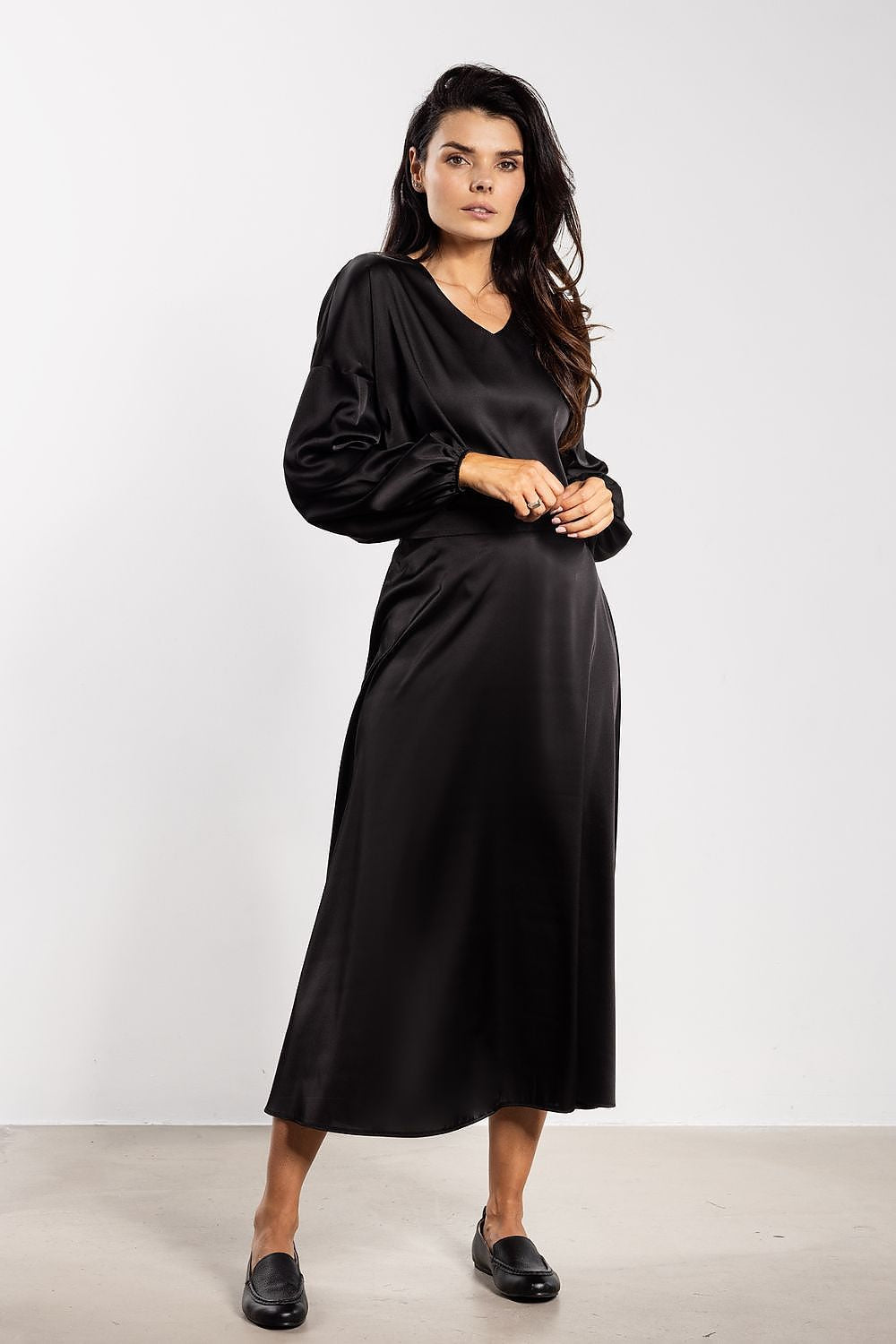 Satin midi skirt “awama”