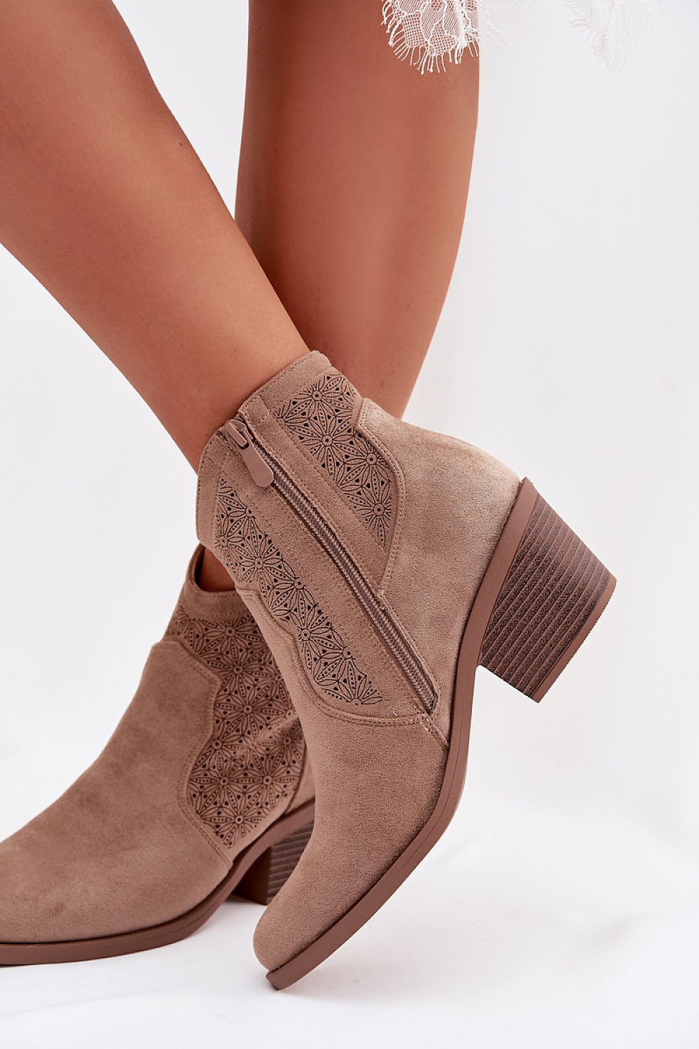 Moteriški kaubojų batai su kulnu