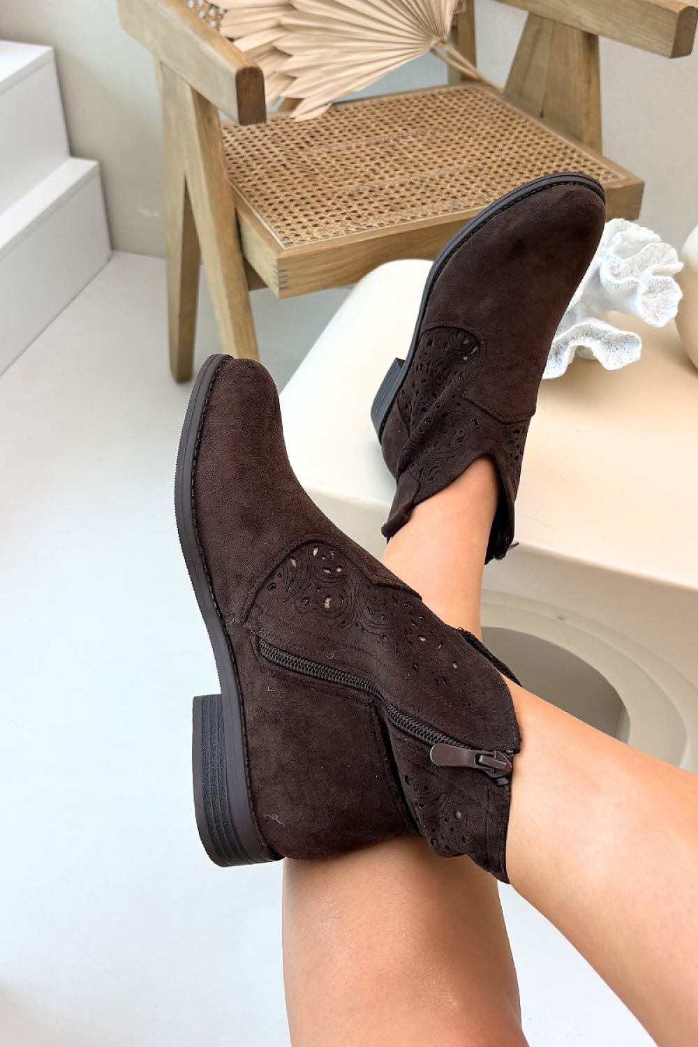 Moteriški batai su ažūru