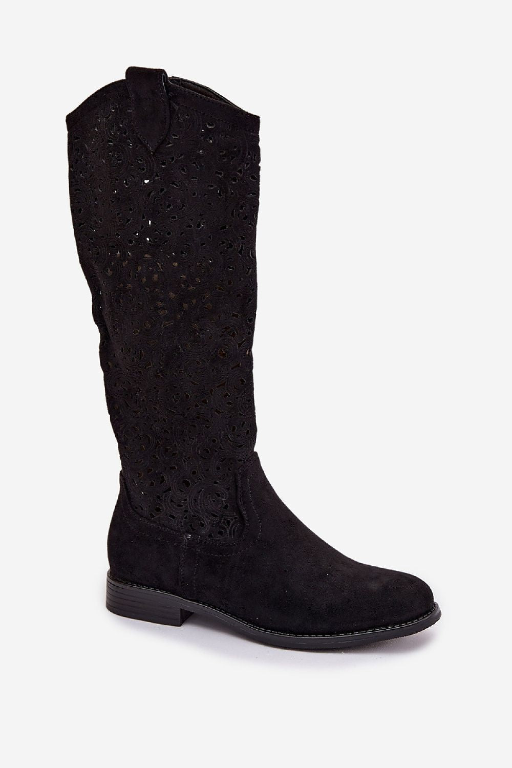 Moteriški batai boho stiliaus – perforuoti ir stilingi