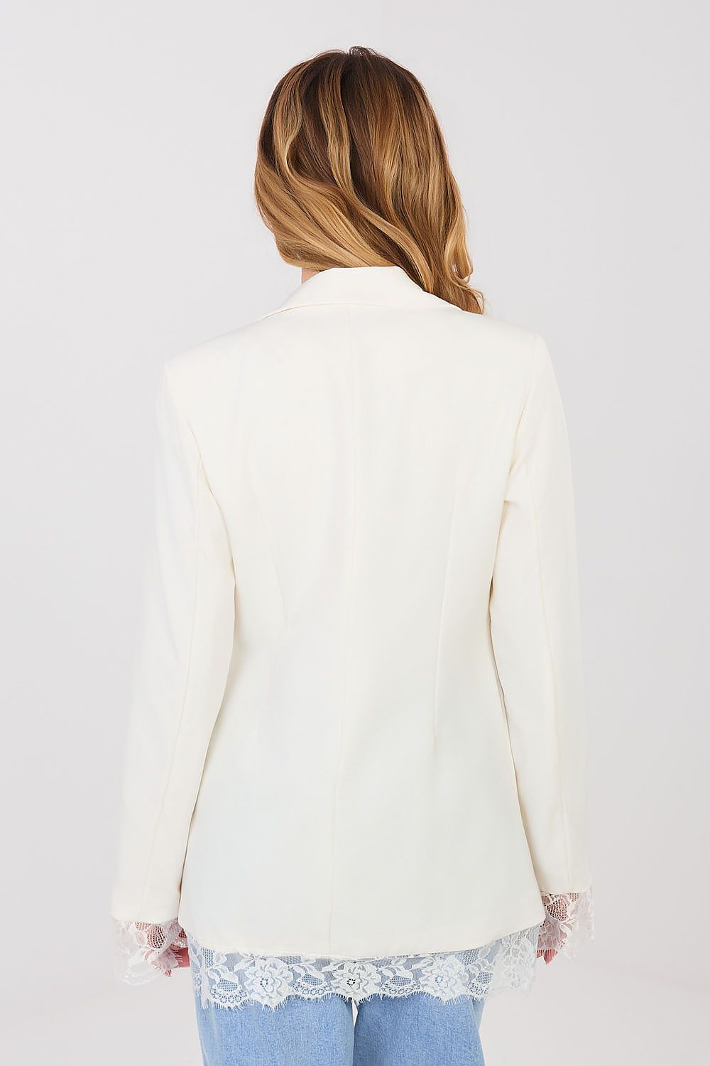 Smėlio spalvos moteriškas švarkas su nėriniais