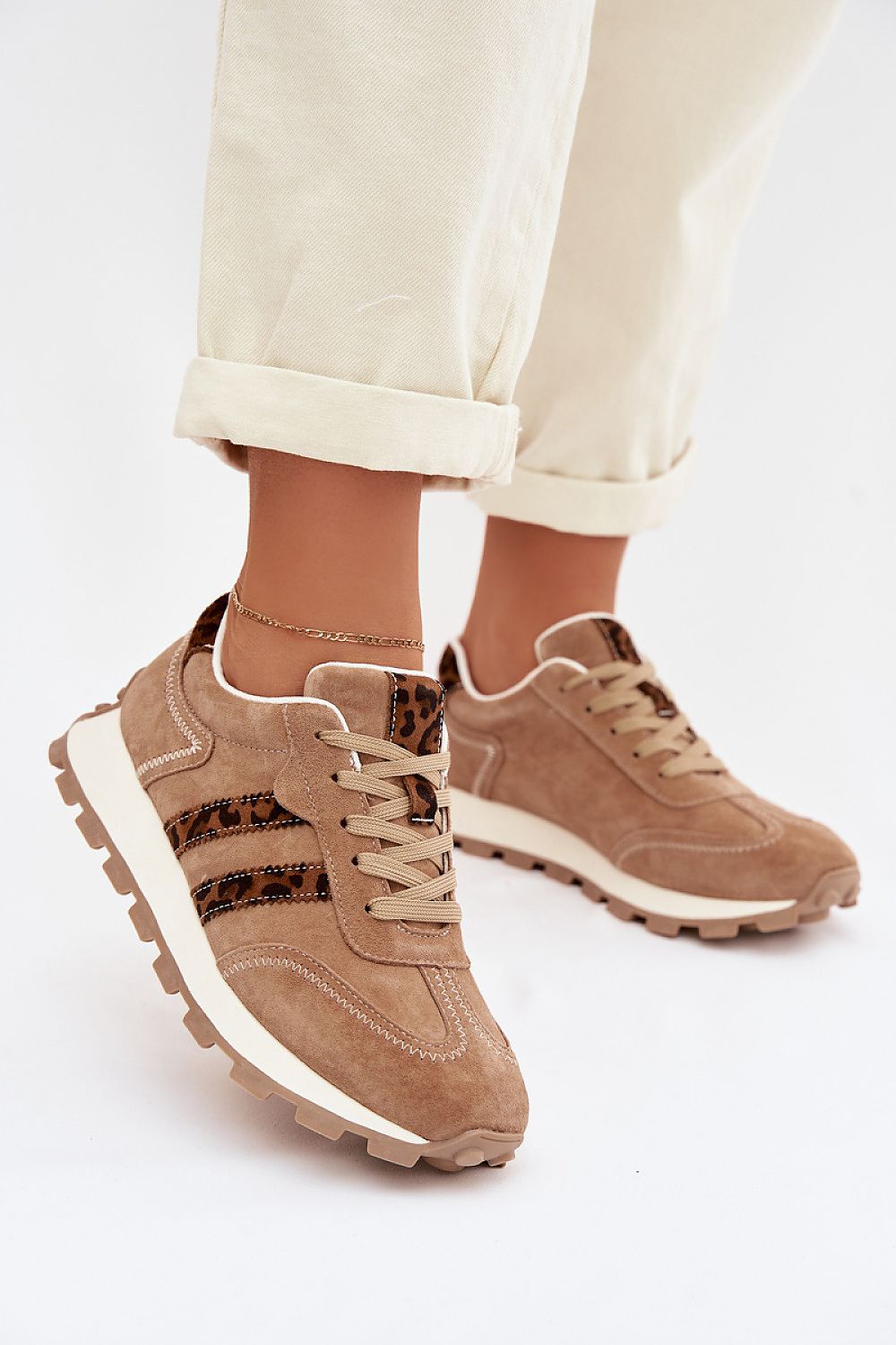 Moteriški sportbačiai iš natūralios odos