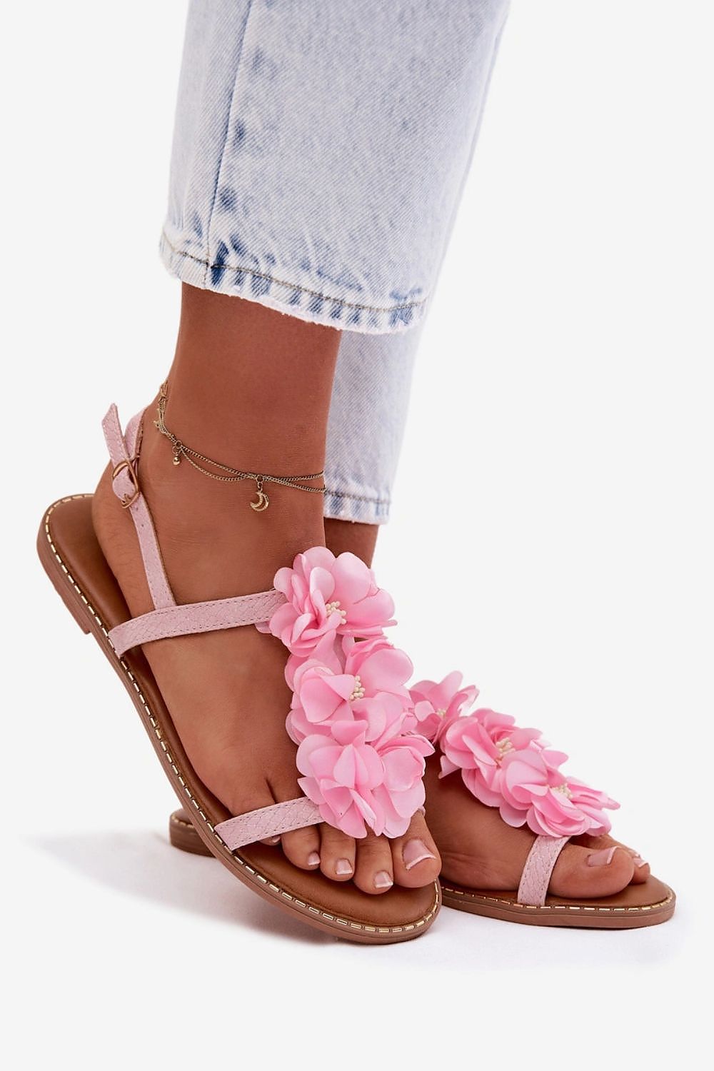  Sandalai model 225110 Step in style 