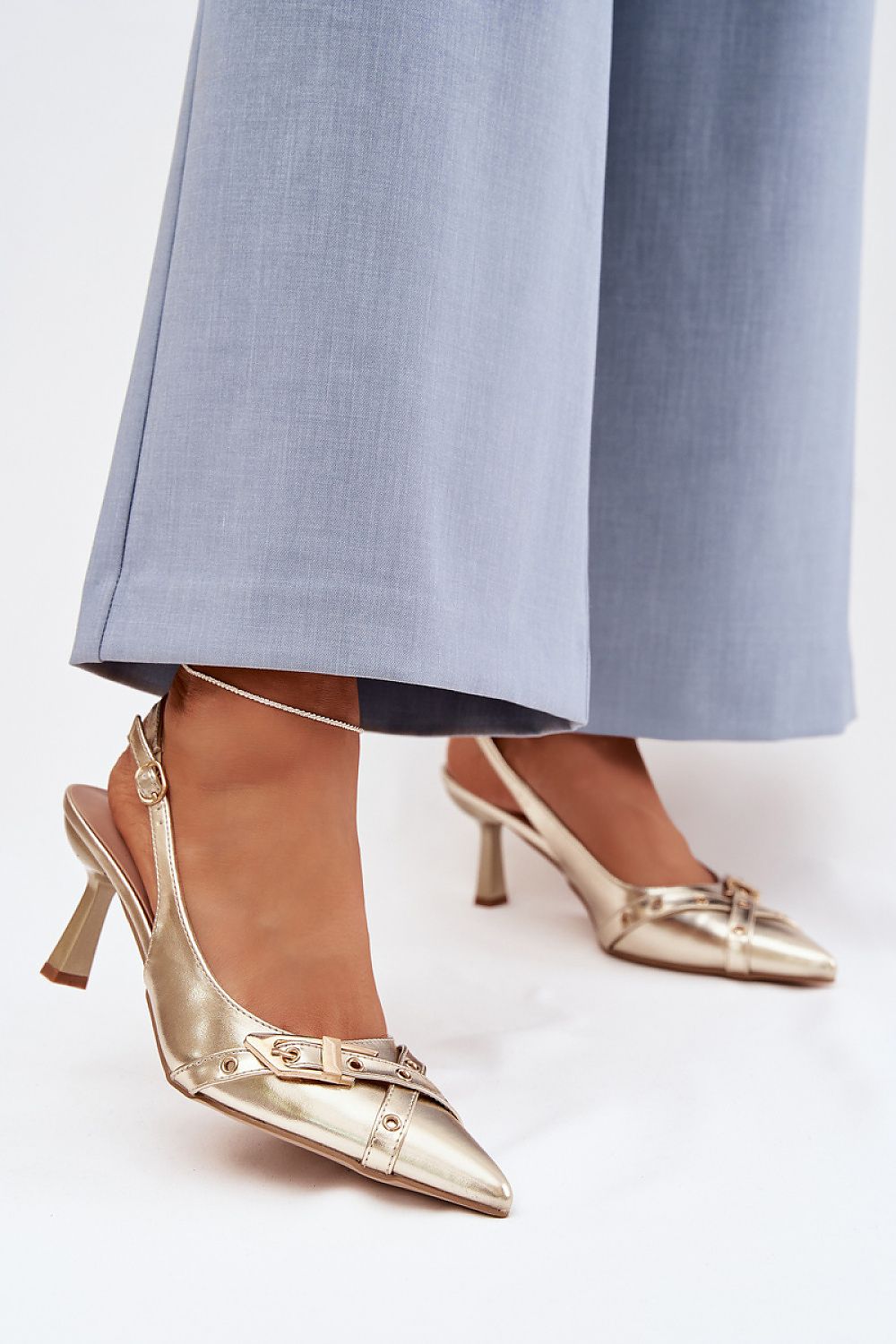 Ryškios geltonos spalvos bateliai su kulnu