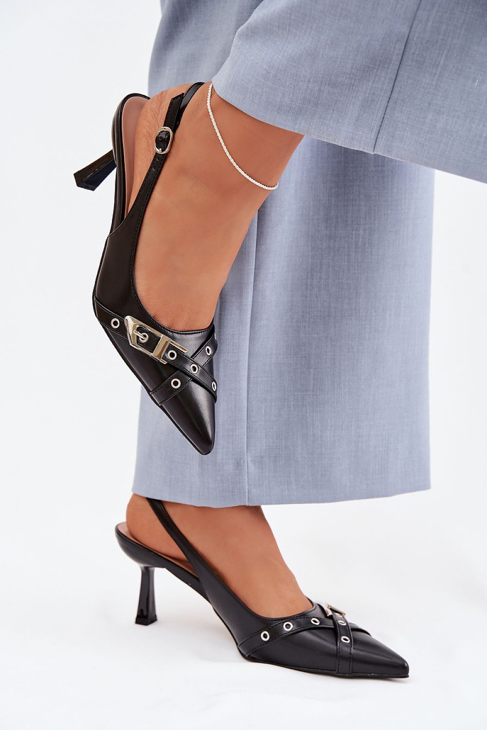 Klasikiniai juodi bateliai su kulnu