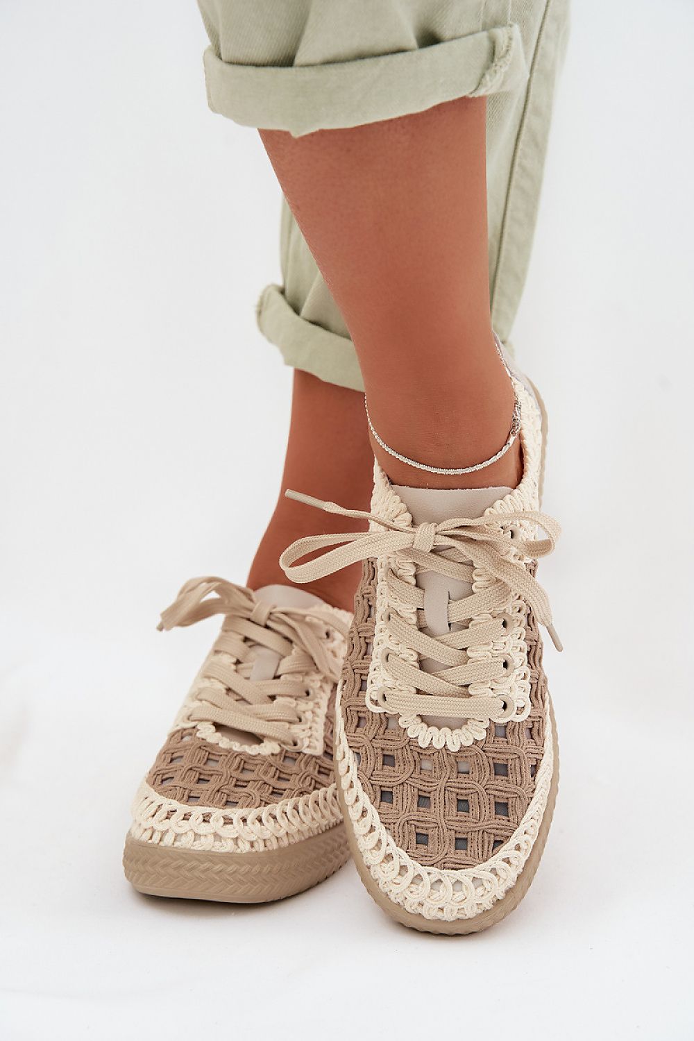 Moteriški lengvi batai su natūralia oda