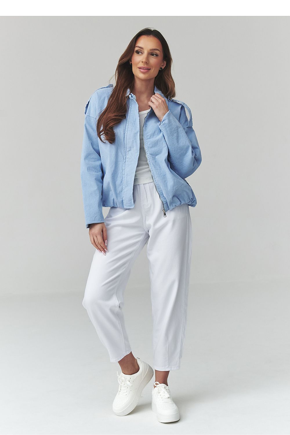 Stilinga moteriška striukė