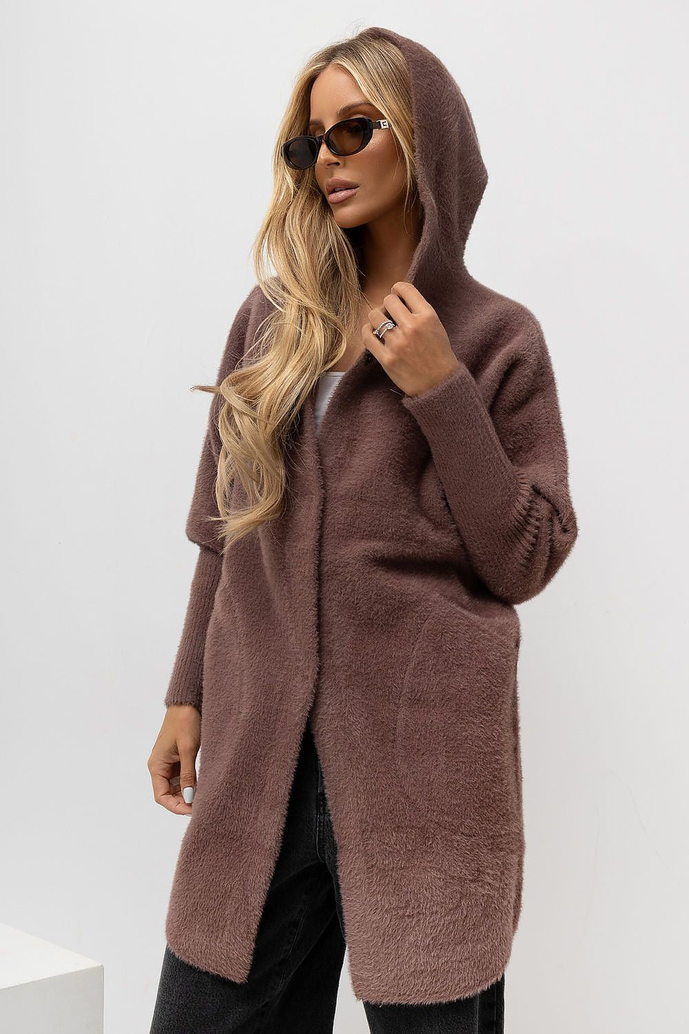 Stylish coat with pockets and a comfortable fastening