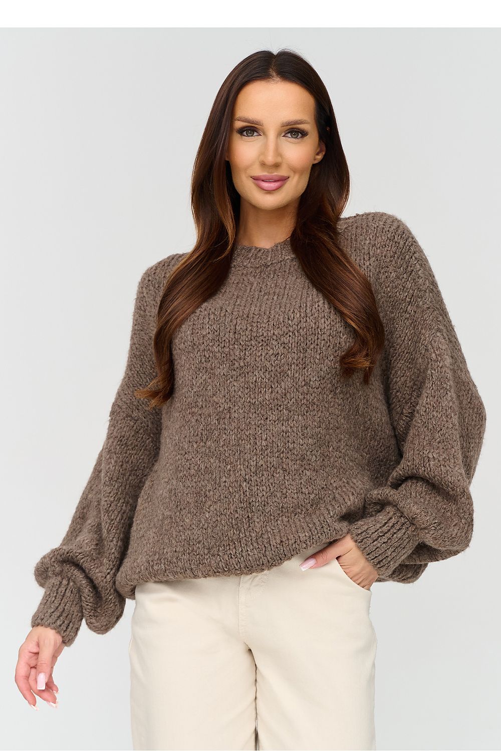 Sand-colored loose-fitting sweater with wool and viscose